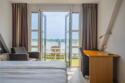 Hotelkamer met zicht op de Maas
