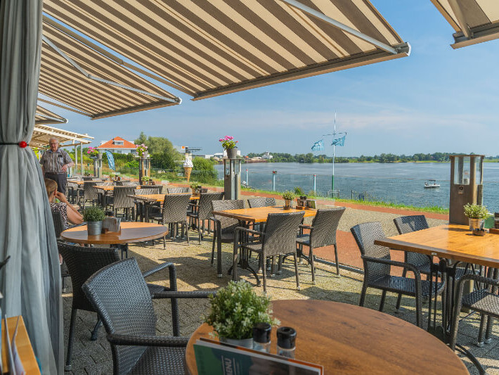Zonnig terras Hotel Hoogeerd