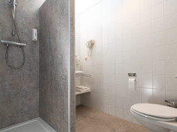 Hotel Hoogeerd Standaard kamer badkamer